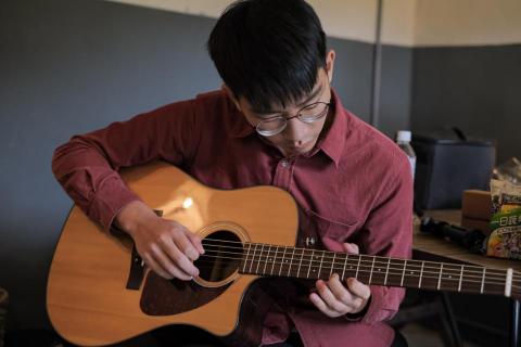 吳東恩 - 吉他教學示範