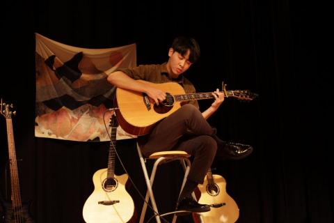 東東 Music - 校內表演