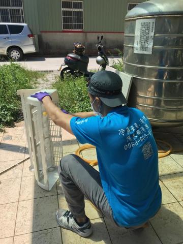 至捷冷氣清洗專家 - 清洗室內機外殼