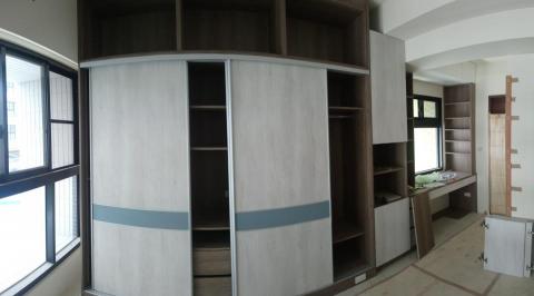 享亮國際有限公司 - 主臥推拉櫃 接合書桌