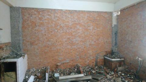 鑫勇工程行 - 廚房牆面打至撿磚 泥座流理臺打除（石岡場）