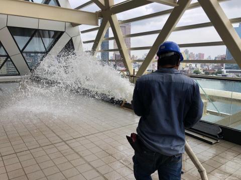 林毓軒 - 高雄海洋音樂中心消防系統試水