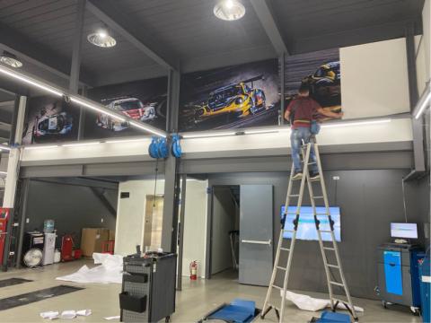 奇藝果廣告企業社 - 超跑貼紙更換