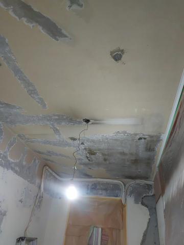 藍翊工程行 - 舊漆龜裂使用去漆劑去除