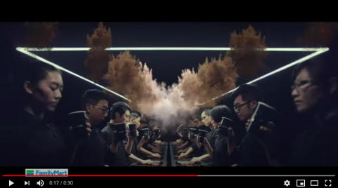 許晴 - 全家冰拿鐵上市
https://www.youtube.com/watch?v=gL6XjqLCAxc