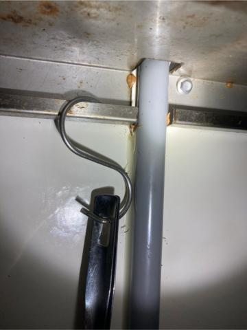 韡隼消毒有限公司 - 蟑螂餌膠施工