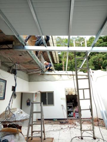 藍翊工程行（工程部經理-楊志忠） - 鐵皮屋更新施工1