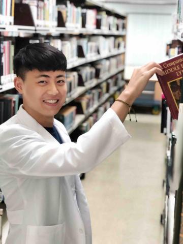 林聖堯 - 目前為大四藥學生