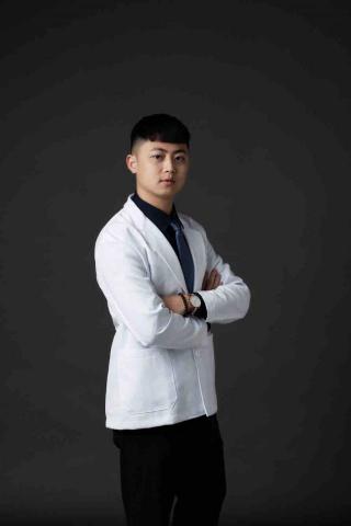 林聖堯 - 藥學系大四