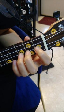 王老師 - 認真學習的學生，很快把以前貼上的數字貼磨掉了