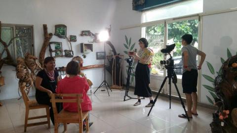 Ellie H  - 於屏東山區拍攝原住民紀錄片，原定原民台規劃節目。