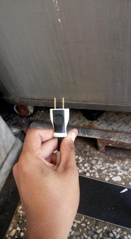 水電維修 - 更換插頭