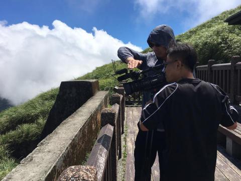 Ellie H  - 拍攝陽明山山景。