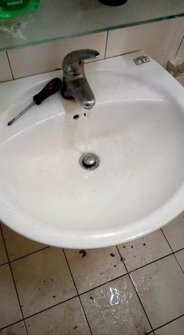 水電維修 - 洗臉盆堵塞