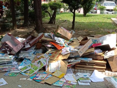 大眾國際資源回收 - 好多書 滿滿的