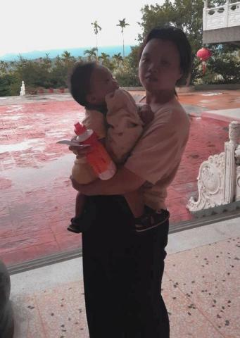 wena  - 有一 次跟社團學長姐去南投玩,我幫忙照顧一位學姊的兒子