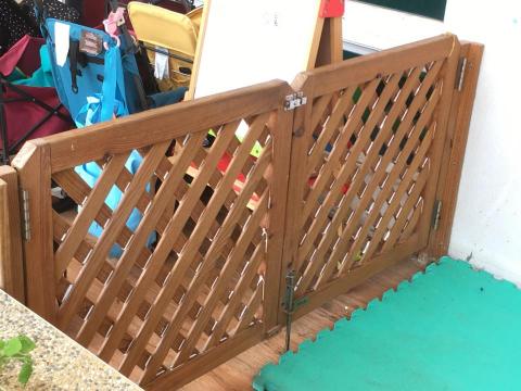 葉光銘 光木業室內裝潢 - 幼兒園的護欄被精力旺盛的小朋友給拆卸  維修後不怕小孩子再把板子給拆下來