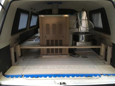 葉光銘 光木業室內裝潢 - 霜淇淋機後面保持散熱 引擎蓋維持能夠打開 維修方便