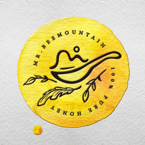 GaoGao - ＃丘山蜜徑LOGO設計：自產自銷的蜂農品牌，強調與自然共存的品牌理念，以湯匙舀起山林的意象，象徵一口吃進大自然的感覺。