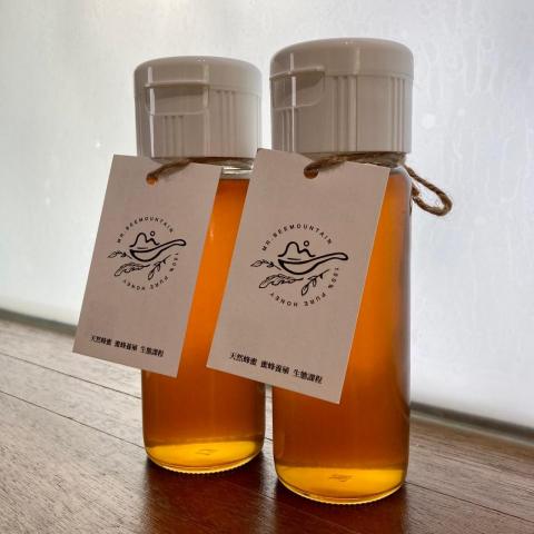 GaoGao - ＃丘山蜜徑名片設計：依照業主需求，將名片設計成也可兼作產品吊牌之形式。