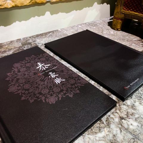 GaoGao - #泰豪脈泰式料理菜單設計：
排版上以力求最大化呈現食物的美為原則
營造令人垂涎欲滴的氛圍
除了頁面設計外也負責與印刷廠商接洽
完成業主希望的尺寸、材質與裝訂方式
