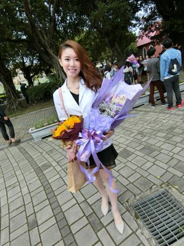 提供刮痧后服務的專家侯嘉美