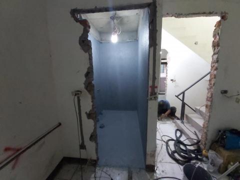 賴克明防水防漏 - 浴廁防水塗佈防水施作完成（壁面防水高度塗佈至樑下）