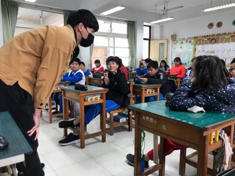 東東英文 - 小學教導