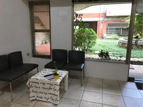 亞莫專業手機維修 - 舒適宜人的等待空間