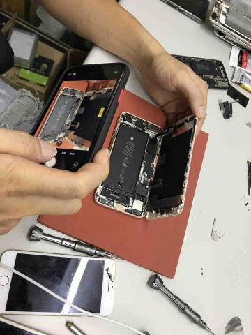 亞莫專業手機維修 - iPhone8泡水處理