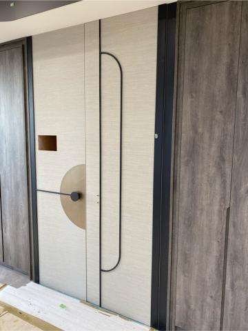 方城室 - 內湖。壁布，貼門造型。