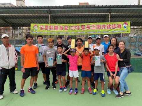 LOVE TENNIS 專業網球教學 - 團隊合照