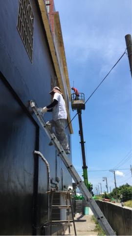 玖佰益時尚油漆外牆防水PU工程 - 外牆詩作防水工程,上黑痂過程中  玖佰益時尚油漆外牆防水PU工程 - 外牆詩作防水工程,上黑痂過程中