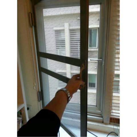 尚億紗窗玻璃行 - 折紗改做不銹鋼網 尚億紗窗玻璃行 - 折紗改做不銹鋼網