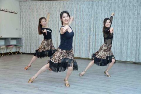 百花綻放舞蹈.瑜伽學苑 - 國標拉丁單人舞