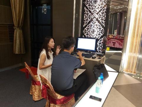 主持人Ellie Chen -  主持人Ellie Chen -