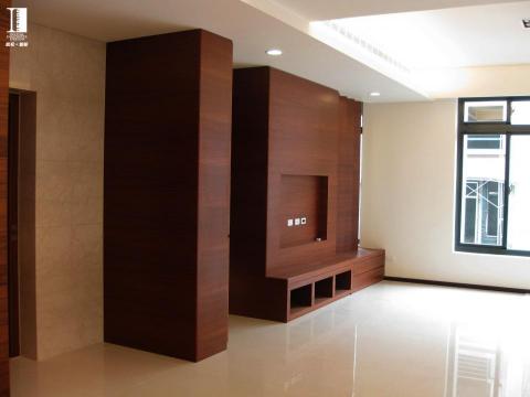 起初創新設計整合有限公司 - 住家設計裝修-IC001
坪數/30坪透天
風格/簡約風格
材質/地磚、木皮
空間/客廳主牆