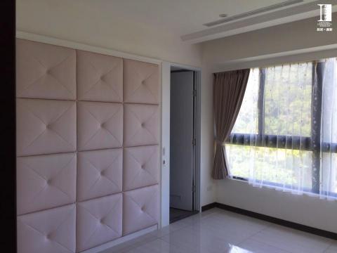 起初創新設計整合有限公司 - 住家設計裝修-IB002
坪數/35坪
風格/新古典風格
材質/石紋地磚、床頭繃布(皮)壁板
空間/主臥室