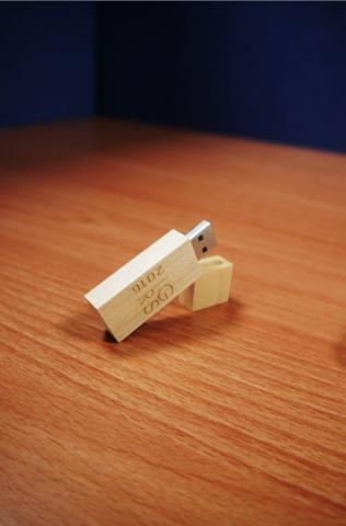 卓邑設計 - IGRS 2016 5th International Geo-hazards Research Symposium. 響應環保，會議手冊放置隨身碟，設計了隨身碟樣式。