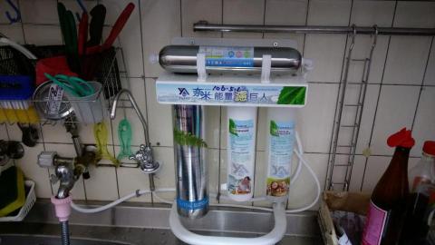 祥林廚具設計裝修 - 這組淨水器特點就是主濾心是用愛惠普的，最重要還有一支工研院認證的，能讓水分子變小，讓人體更好吸收