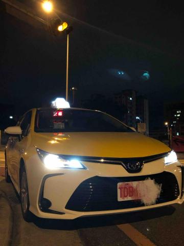 房彥峯 - 合法Taxi、良民證、職業登記證、乘客險