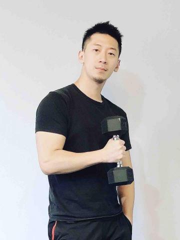 提供營養補充品服務的專家大毛國際體態管理師