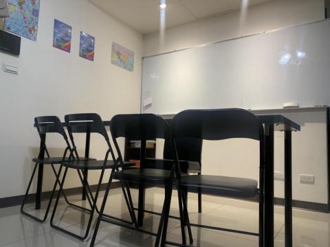 藏閱吳老師【復旦英數專業家教社】 - 中壢區提供小班團班教學