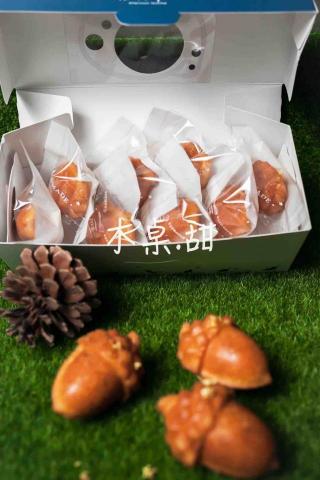 Sophia Lin - 木桌甜，甜點系列。