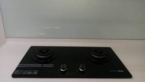 菲菲家事服務 - 廚房流理台黑金鏡面油污的清潔