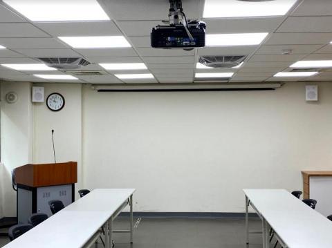 艾奎其資訊工程有限公司 - 投影機吊掛工程