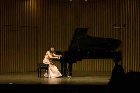 鋼琴家教老師陳綺 - 