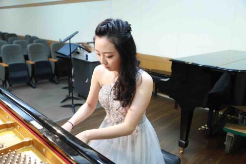 鋼琴主修亞臻老師 - 音樂會花絮