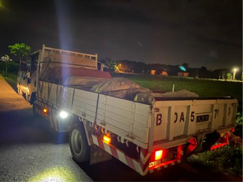 利鑫運輸（凱立精品傢俱） - 14呎➕長➕寬。大貨車