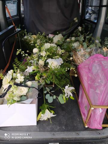 一台車凸歸呆丸 - 會場佈置道具花禮配送